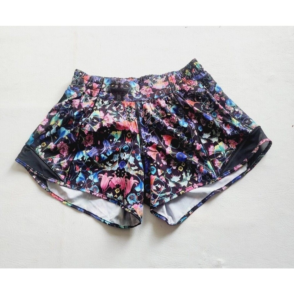 Lululemon Rare Hotty Hot Low-Rise Lined Short 4" Size 6 Flowerscope Black Multi